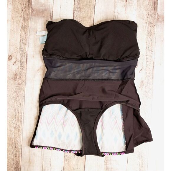 Kim Rogers Strapless Black Geometric One Piece Skirted Swimsuit SMALL Poolcore - Picture 3 of 9